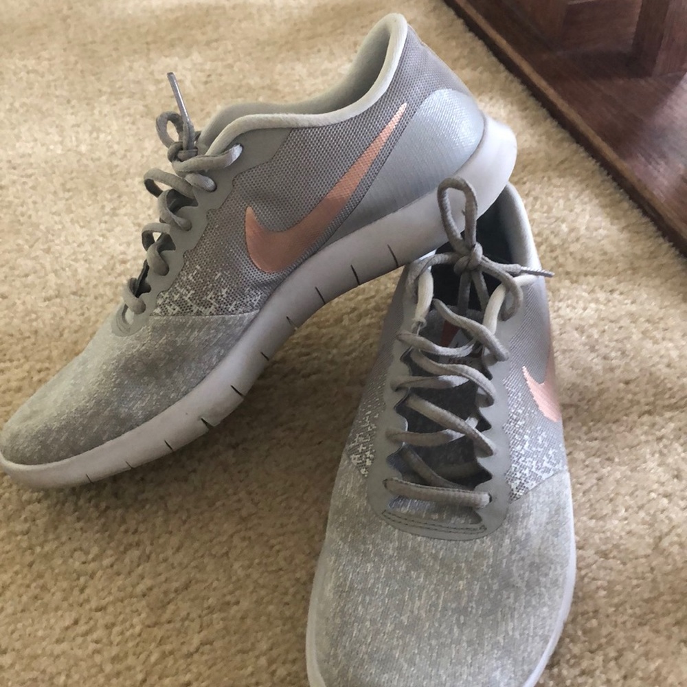 Size 9  Nike sneakers used
